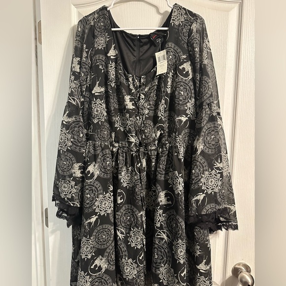 The Witcher Yennefer Symbols Bell Sleeve
Dress Plus Size - Picture 4 of 5